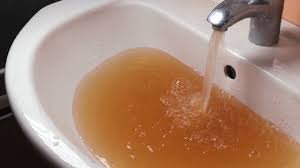 Gruggugt vatn úr krönum