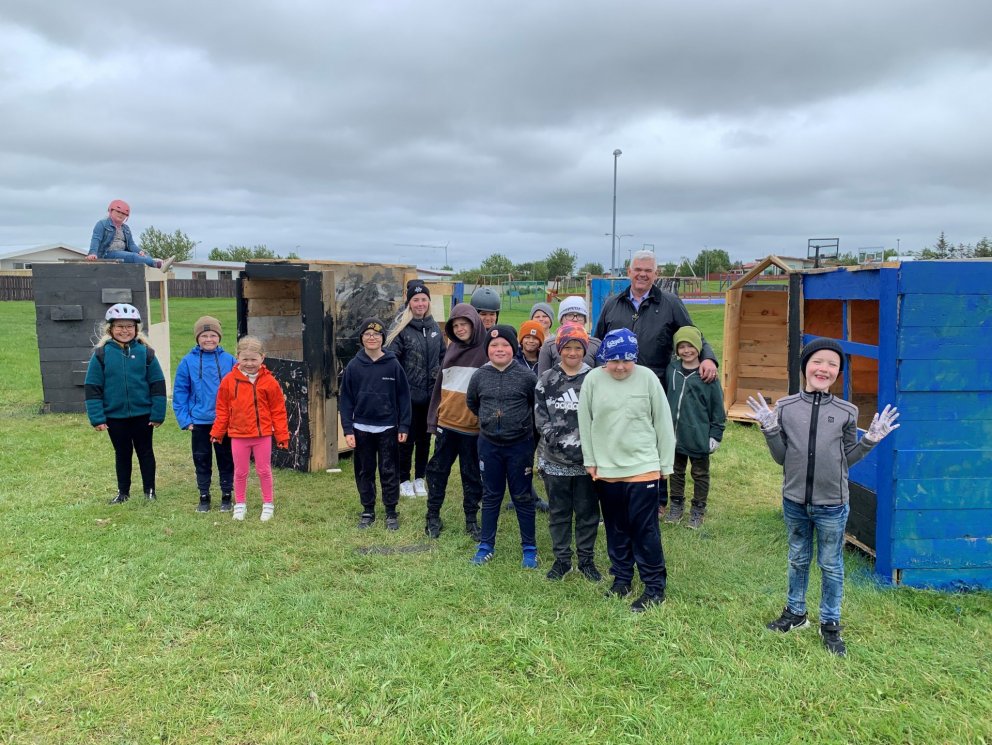 Bæjarstjórinn heimsótti kofabyggðina í Sandgerði