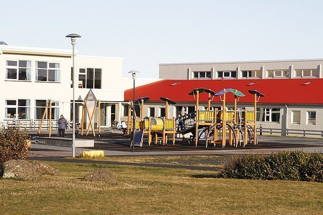 Verksamningur um byggingu Gerðaskóla undirritaður