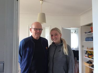 Eldri borgarar fá kennslu á snjalltæki