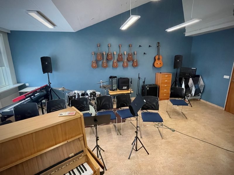 Tónmenntakennari óskast í afleysingar